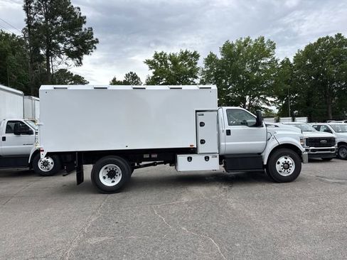 New 2027 Ford F750 2WD Regular Cab Super Duty image 9