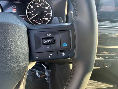 Used 2025 Nissan Rogue SV image 25