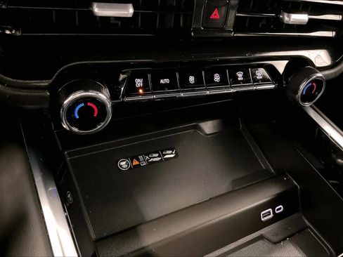 Used 2025 Chevrolet Tahoe Z71 image 25