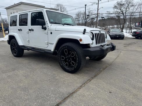 Used 2018 Jeep Wrangler Unlimited Sahara image 6