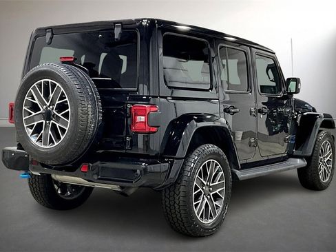 Used 2022 Jeep Wrangler Unlimited Sahara image 5