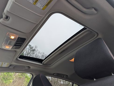 Used 2017 Subaru Crosstrek 2.0i Premium w/ Moonroof Package image 15