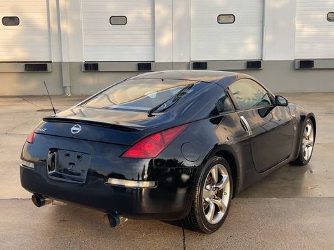 Used 2005 Nissan 350Z 35th Anniversary Edition w/ (N93) Cargo Convenience Pkg RWD image 3