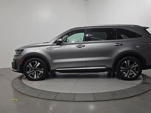 Used 2023 Kia Sorento EX image 2
