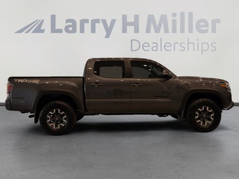 Used 2023 Toyota Tacoma TRD Off-Road w/ TRD Premium Off Road Package AWD/4WD image 6