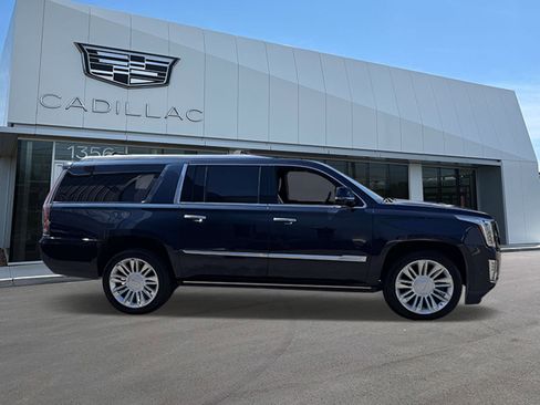 Used 2020 Cadillac Escalade ESV Platinum AWD/4WD image 5