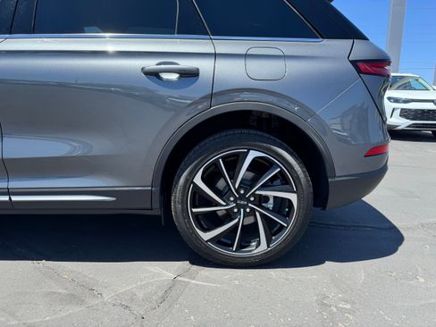 Used 2025 Lincoln Corsair Reserve w/ Equipment Group 202A AWD/4WD image 12