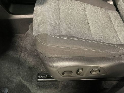 Used 2025 GMC Acadia Elevation image 18