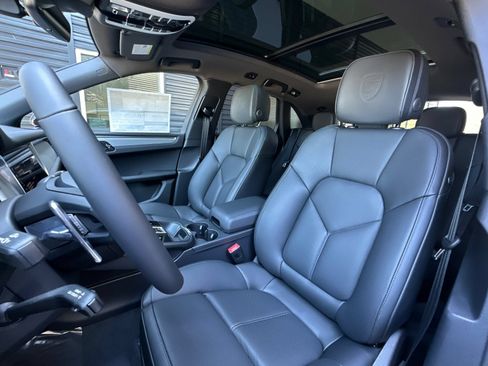 New 2026 Porsche Macan AWD/4WD image 5