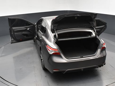 Used 2020 Toyota Camry SE w/ Carpet Mat Package image 26