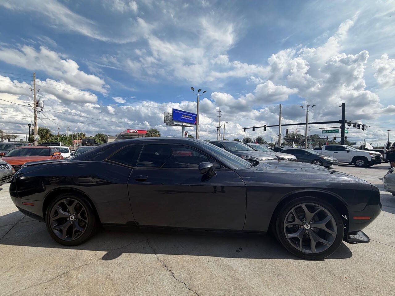 Used 2019 Dodge Challenger R/T RWD image 3