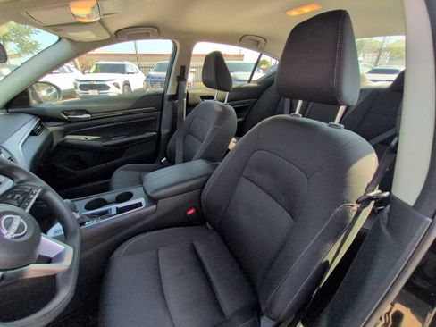 Used 2025 Nissan Altima 2.5 SV FWD image 23