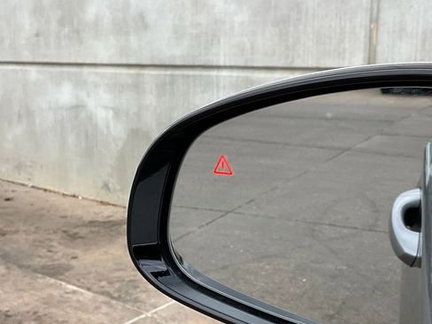 Used 2025 Genesis G70 2.5T image 20