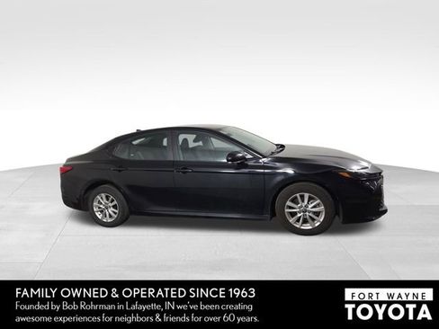 Used 2025 Toyota Camry LE FWD image 5