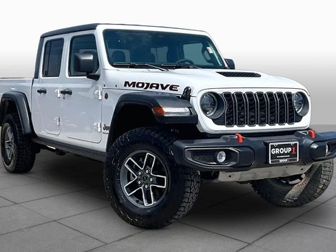 Used 2026 Jeep Gladiator Mojave AWD/4WD image 3