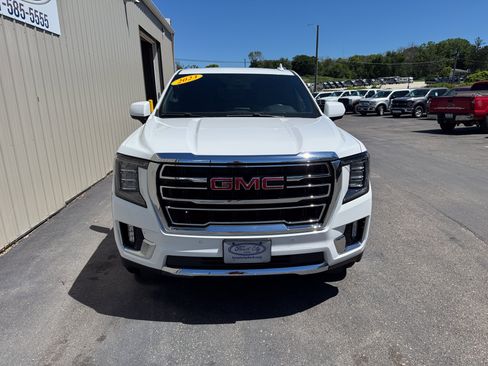 Used 2023 GMC Yukon SLT AWD/4WD image 3