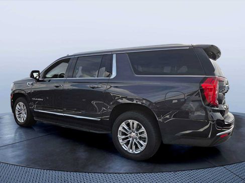 Used 2023 GMC Yukon XL SLT w/ SLT Premium Package AWD/4WD image 4