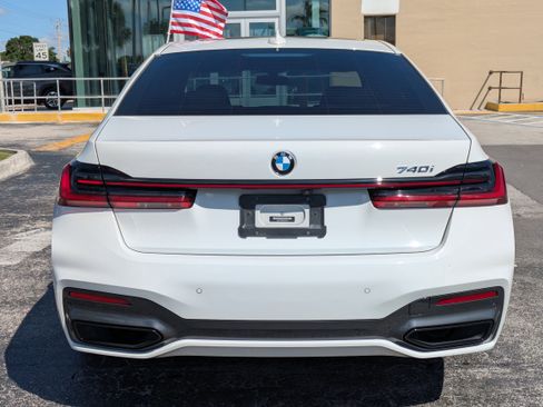 Used 2021 BMW 740i w/ M Sport Package image 5
