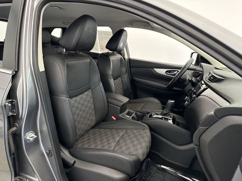 Used 2020 Nissan Rogue Sport SV w/ Technology Package image 16