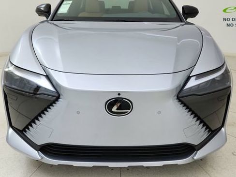 Used 2025 Lexus RZ 300e w/ Cold Area Package FWD image 8