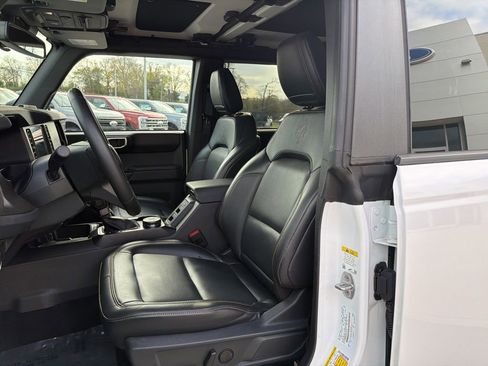 Used 2025 Ford Bronco Badlands image 9