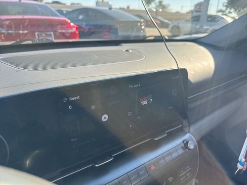 Used 2024 Hyundai Kona Limited image 8