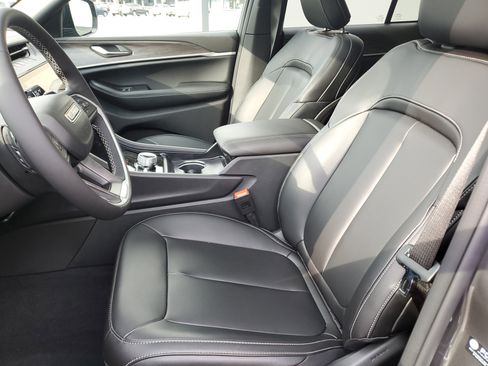 New 2026 Jeep Grand Cherokee Limited w/ Limited Altitude Package image 24