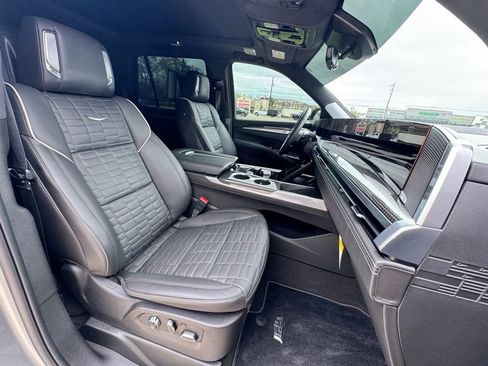 Used 2025 Cadillac Escalade V image 13
