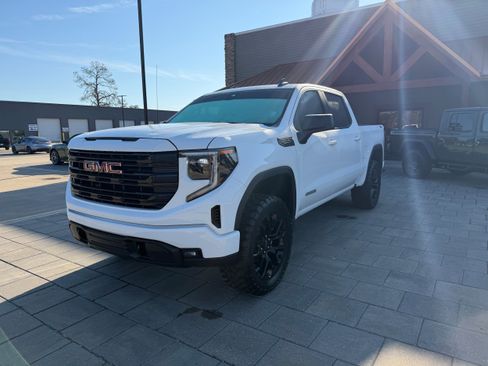 Used 2024 GMC Sierra 1500 Elevation AWD/4WD image 1