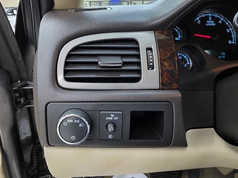 Used 2013 GMC Yukon Denali RWD image 38