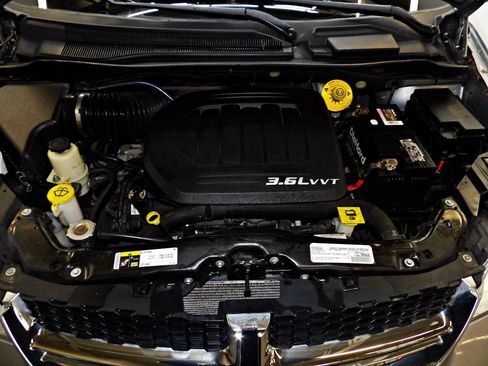 Used 2016 Dodge Grand Caravan SE image 20