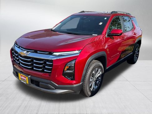 Used 2025 Chevrolet Equinox LT w/ Convenience Package II AWD/4WD image 3