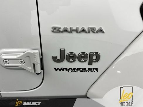 Used 2022 Jeep Wrangler Unlimited Sahara w/ Safety Group AWD/4WD image 10