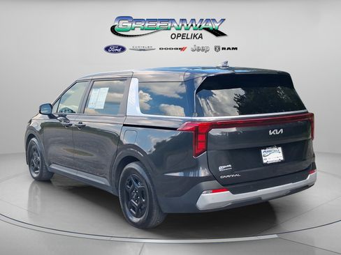 Used 2025 Kia Carnival FWD image 4