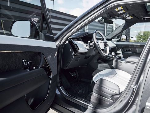 Used 2025 Land Rover Range Rover Sport Autobiography image 24