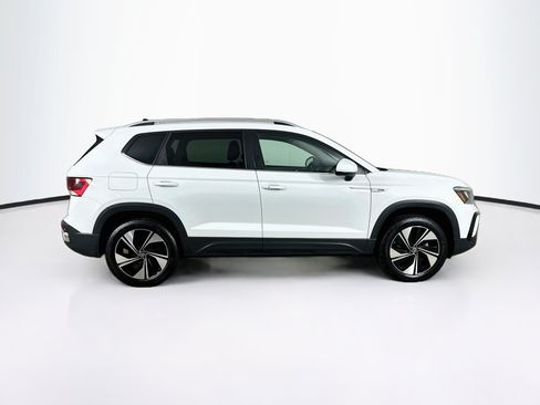 Used 2024 Volkswagen Taos SE AWD/4WD image 10