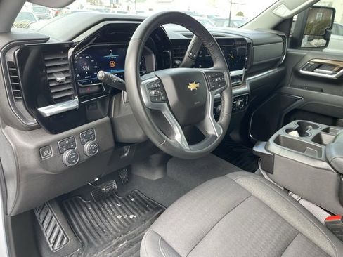 Used 2024 Chevrolet Silverado 2500 LT w/ Convenience Package image 20