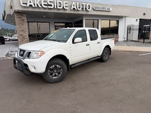 Used 2018 Nissan Frontier PRO-4X AWD/4WD image 2