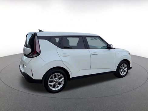 Used 2025 Kia Soul LX w/ LX Technology Package FWD image 15