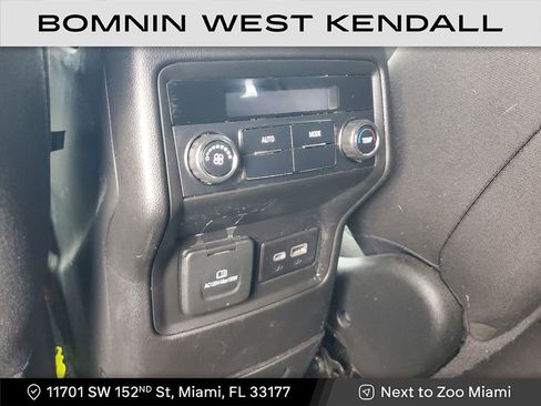 Used 2021 GMC Acadia SLE w/ Driver Convenience Package image 17