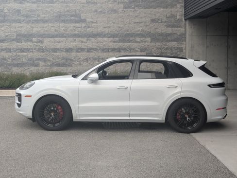Certified 2025 Porsche Cayenne S AWD/4WD image 2