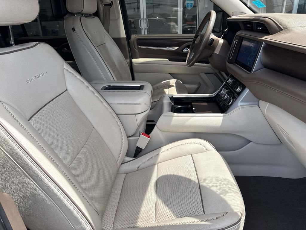 Used 2021 GMC Yukon XL Denali w/ Denali Ultimate Package RWD image 12