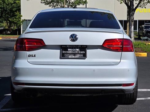 Used 2017 Volkswagen Jetta GLI FWD image 6