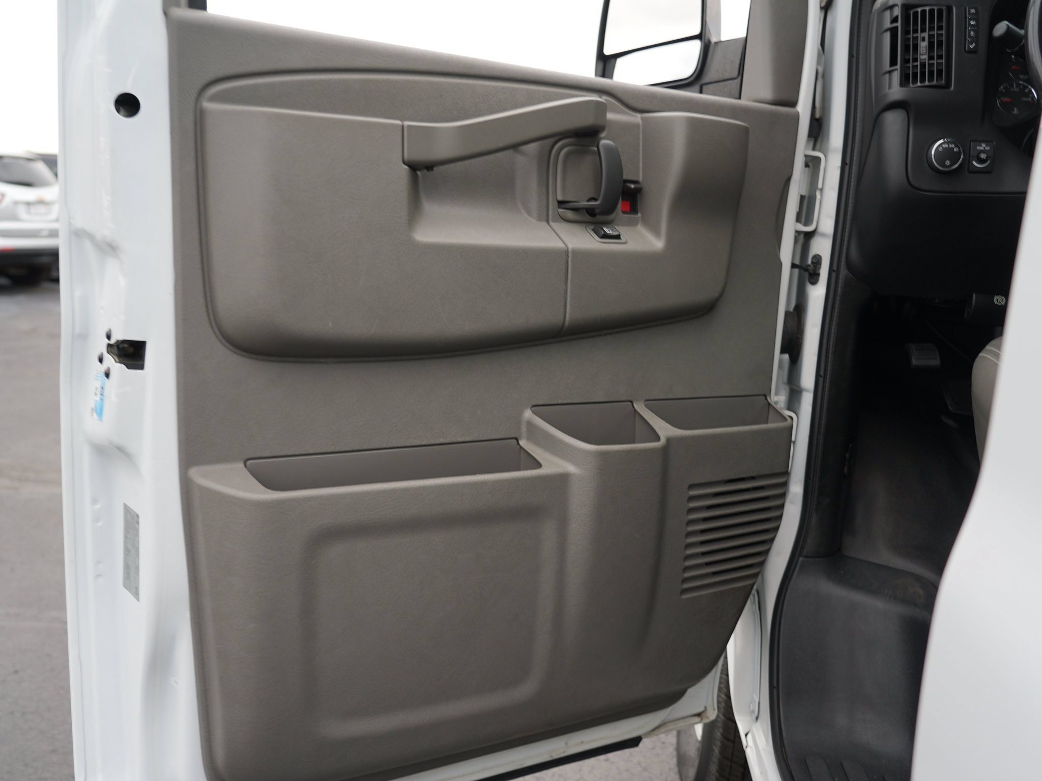 Used 2017 Chevrolet Express 2500 LS RWD image 15