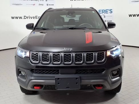 Used 2025 Jeep Compass Trailhawk AWD/4WD image 2