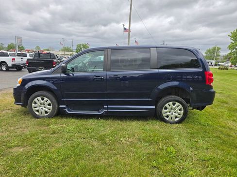 Used 2016 Dodge Grand Caravan SE w/ Quick Order Package 29E SE FWD image 4