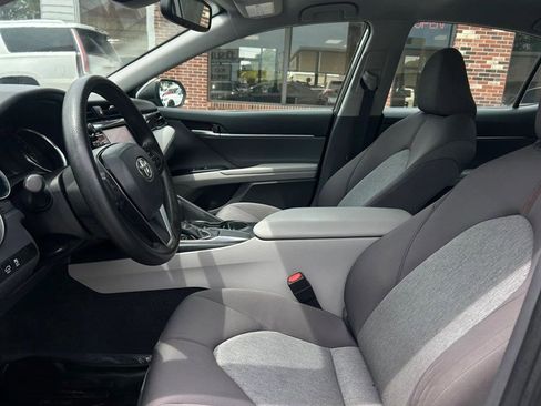 Used 2019 Toyota Camry LE w/ Convenience Package FWD image 9