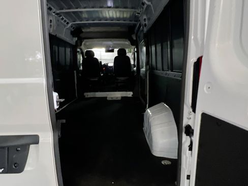 Used 2025 RAM ProMaster 2500 w/ Convenience Group FWD image 33