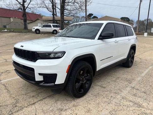 Used 2024 Jeep Grand Cherokee L Altitude AWD/4WD image 3