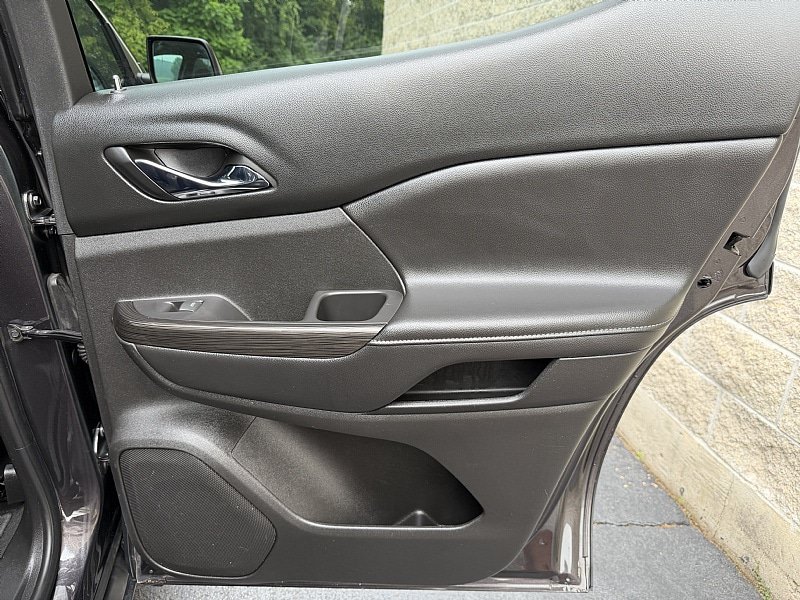 Used 2018 GMC Acadia SLT FWD image 27